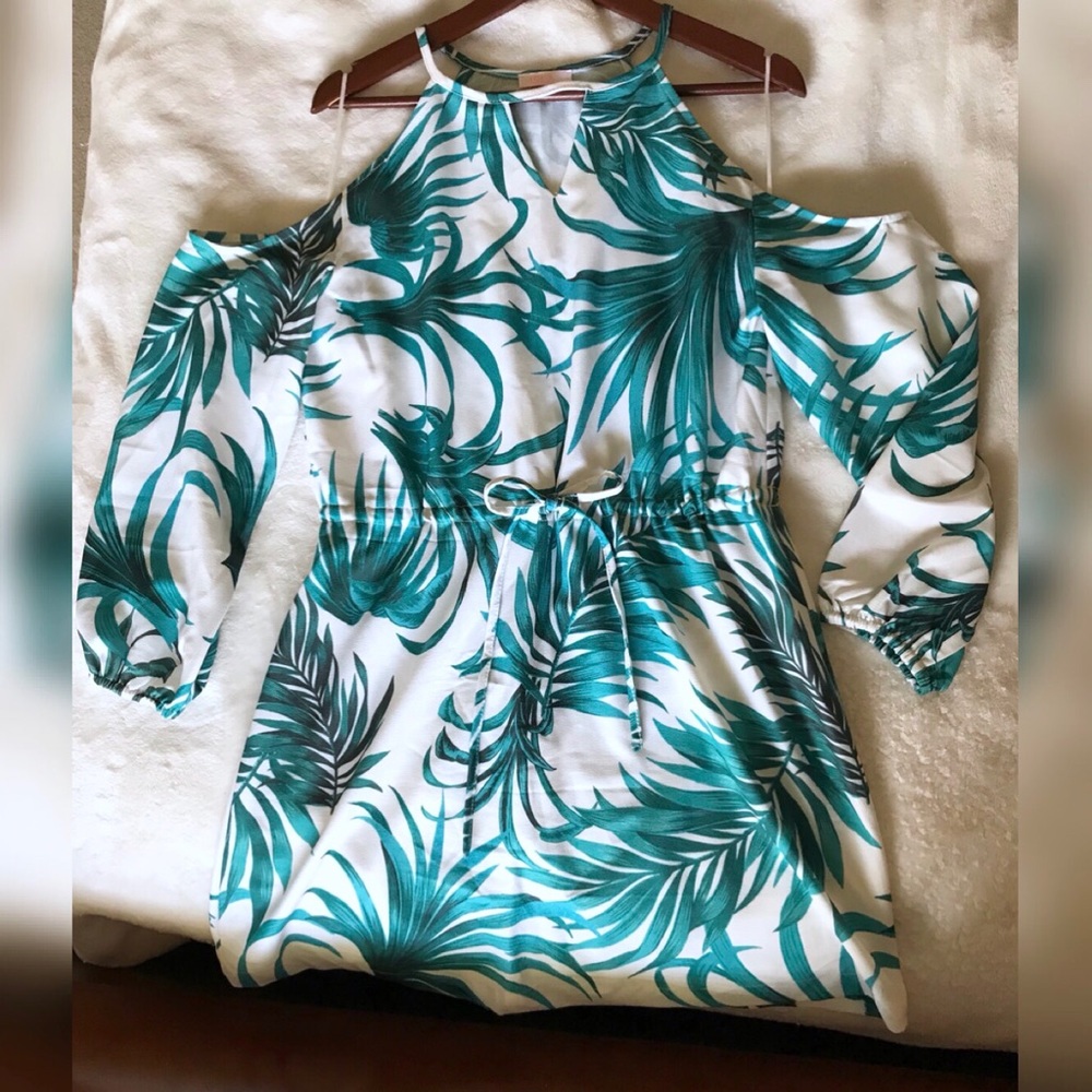 ISLA AU Cold Shoulder Dress